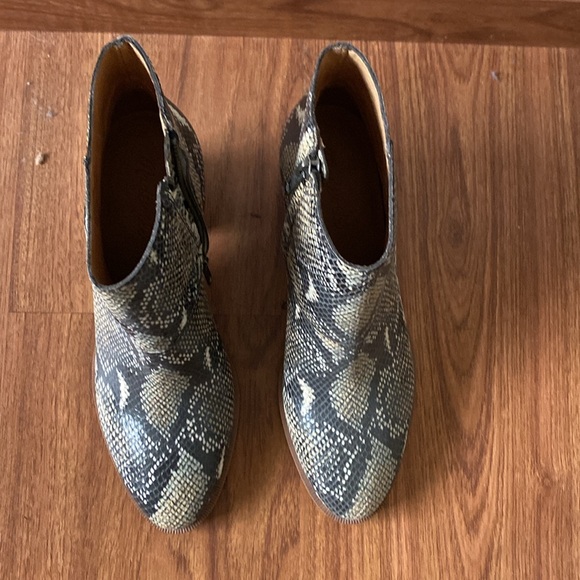 Madewell the Rosie Ankle Boot in Snake Embossed Leather Size 8.5 - Picture 3 of 5